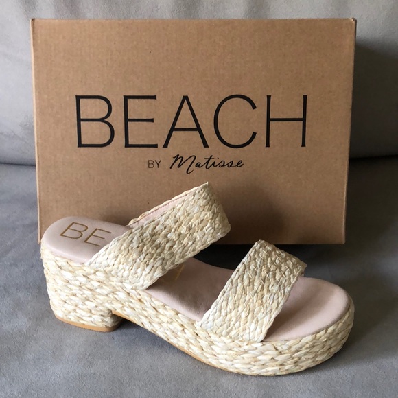 Matisse Shoes - NWT BEACH BY MATISSE OCEAN AVE SANDAL IN NATURAL. Size 10